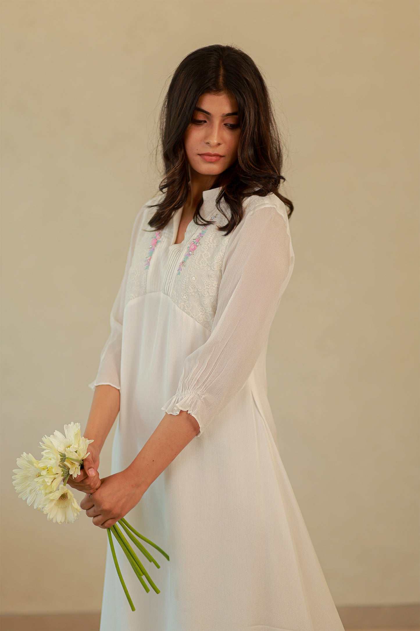 Off white Chinnon Kurti